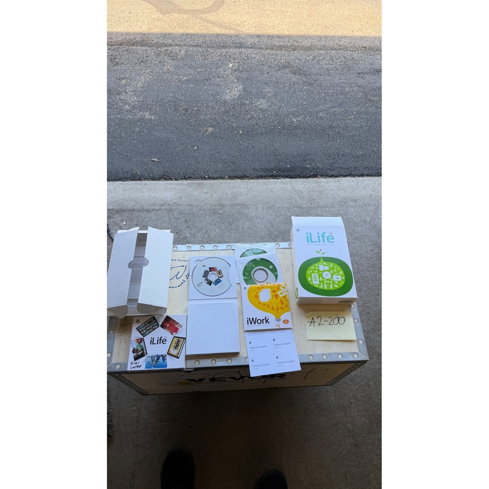 Apple iLife 05 and iLife 08 Software Bundle Mac OS X iWork 05 Trial Vintage